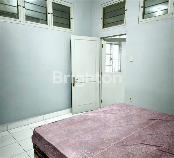 image RUKO HOOK 3 LANTAI SIAP HUNI, LT 150M² DI SIKAMBING (6)