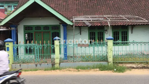 image RUMAH LEBAR 15 METER PINGGIR JALAN POROS (1)