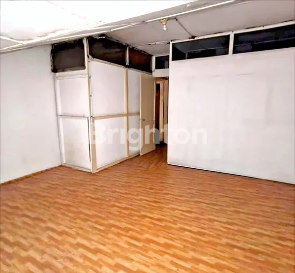 image RUKO LEBAR 5 METER. JL. LAMLO, ASIA. 200 METER DARI THAMRIN PLAZA. DEKAT KE SEKOLAH SUTOMO 1 (8)