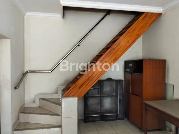 image RUMAH STRATEGIS SRENGSENG, 5 KT & CARPORT 4 MOBIL (3)