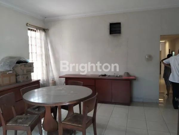 image RUMAH STRATEGIS SRENGSENG, 5 KT & CARPORT 4 MOBIL (4)