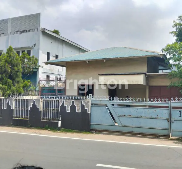 image RUMAH STRATEGIS SRENGSENG, 5 KT & CARPORT 4 MOBIL (1)