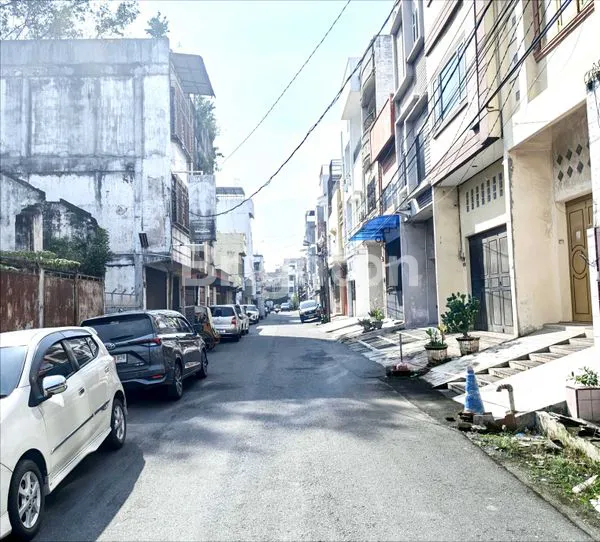 image RUKO LEBAR 5 METER. JL. LAMLO, ASIA. 200 METER DARI THAMRIN PLAZA. DEKAT KE SEKOLAH SUTOMO 1 (2)