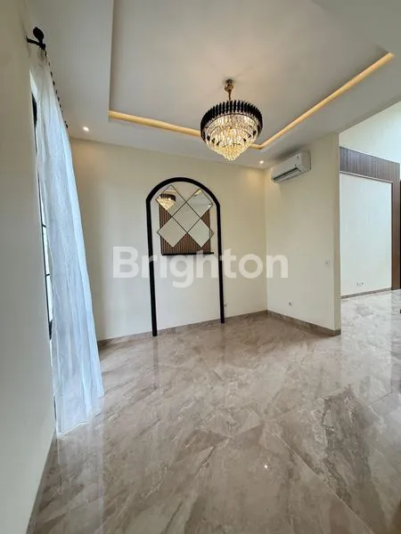 image RUMAH EXCULUSIVE 3 LANTAI SEMI FURNISH LENGKAP KOLAM RENANG DI BUKIT DANAU INDAH PIK 2 (2)