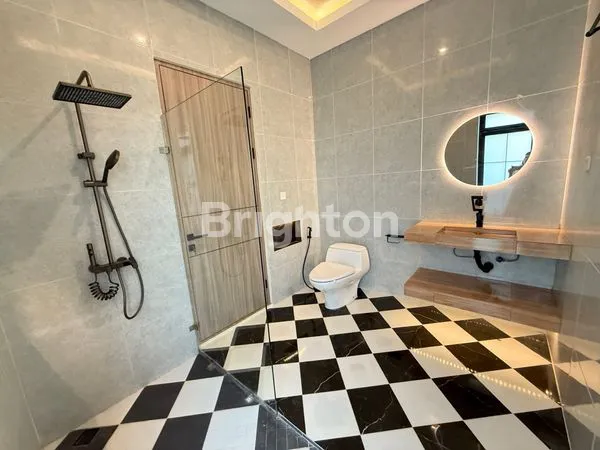 image RUMAH EXCULUSIVE 3 LANTAI SEMI FURNISH LENGKAP KOLAM RENANG DI BUKIT DANAU INDAH PIK 2 (6)