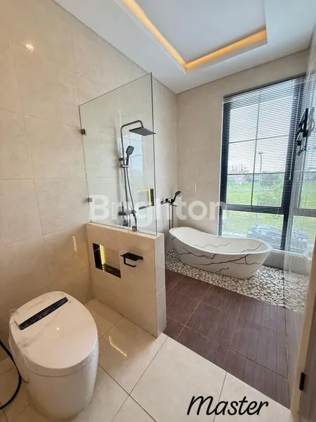 image RUMAH EXCULUSIVE 3 LANTAI SEMI FURNISH LENGKAP KOLAM RENANG DI BUKIT DANAU INDAH PIK 2 (8)