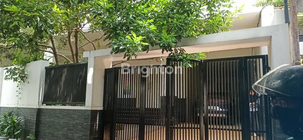 image RUMAH MINIMALIS MODEREN 2 LANTAI DI CIPETE SELATAN (1)