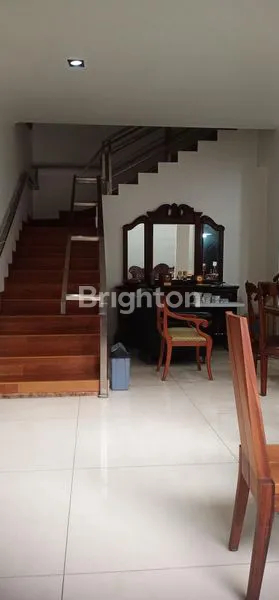 image RUMAH MINIMALIS MODEREN 2 LANTAI DI CIPETE SELATAN (8)