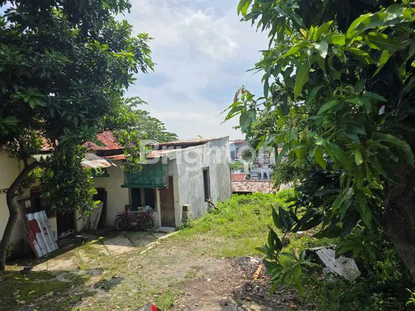 image RUMAH MURAH DENGAN HALAMAN LUAS DEKAT RS KARIADI (2)