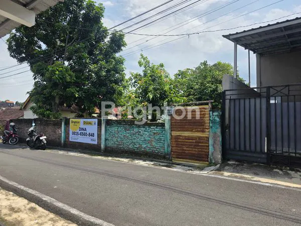 image RUMAH MURAH DENGAN HALAMAN LUAS DEKAT RS KARIADI (1)