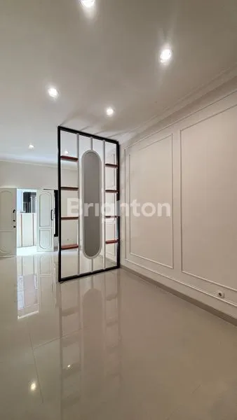 image RUMAH MODERN 3 LANTAI DI BLIMBING KOTA MALANG DEKAT DENGAN UNIVERSITAS BRAWIJAYA DAN POLITEKNIK NEGERI MALANG (2)