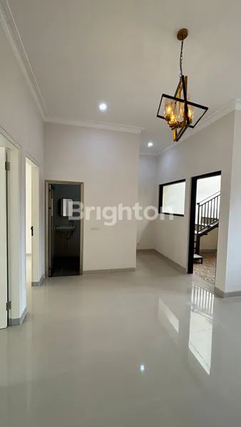 image RUMAH MODERN 3 LANTAI DI BLIMBING KOTA MALANG DEKAT DENGAN UNIVERSITAS BRAWIJAYA DAN POLITEKNIK NEGERI MALANG (3)