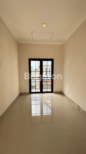 image RUMAH MODERN 3 LANTAI DI BLIMBING KOTA MALANG DEKAT DENGAN UNIVERSITAS BRAWIJAYA DAN POLITEKNIK NEGERI MALANG (7)
