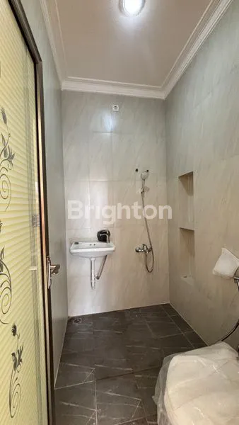 image RUMAH MODERN 3 LANTAI DI BLIMBING KOTA MALANG DEKAT DENGAN UNIVERSITAS BRAWIJAYA DAN POLITEKNIK NEGERI MALANG (8)