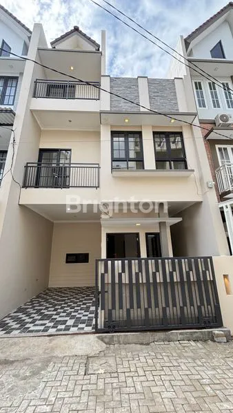 image RUMAH 3 LANTAI DENGAN VIEW GUNUNG DAN SAWAH DI BLIMBING DEKAT UNIVERSITAS BRAWIJAYA MALANG (1)