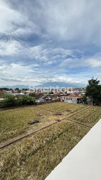 image RUMAH 3 LANTAI DENGAN VIEW GUNUNG DAN SAWAH DI BLIMBING DEKAT UNIVERSITAS BRAWIJAYA MALANG (8)