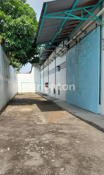 image GUDANG LUAS 2.930M² DI MARGOMULYO INDAH, AKSES KONTAINER (2)