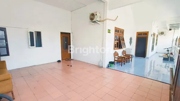 image RUMAH BESAR DAN LINGKUNGAN YANG TENANG (4)