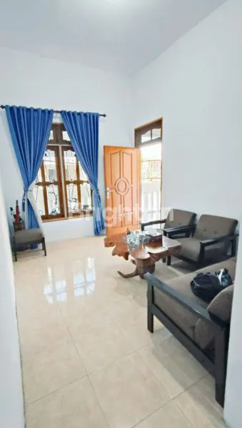 image RUMAH BESAR DAN LINGKUNGAN YANG TENANG (6)