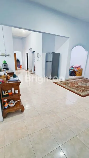 image RUMAH BESAR DAN LINGKUNGAN YANG TENANG (7)