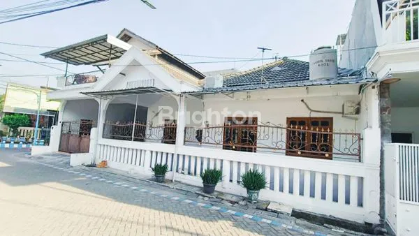 image RUMAH BESAR DAN LINGKUNGAN YANG TENANG (3)