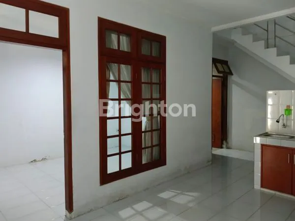image DI JUAL CEPAT RUMAH 2 LANTAI SIAP HUNI DI TANJUNG DUREN - JAKARTA BARAT  (5)