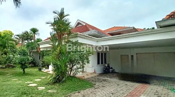 image RUMAH KLASIK DI PUSAT SURABAYA (1)