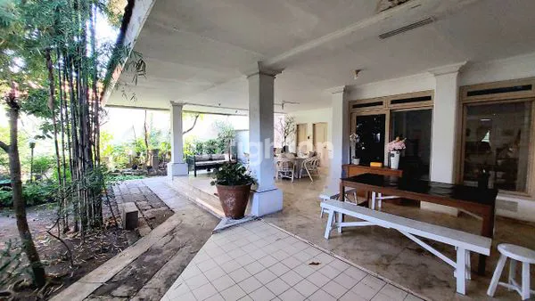 image RUMAH KLASIK DI PUSAT SURABAYA (4)