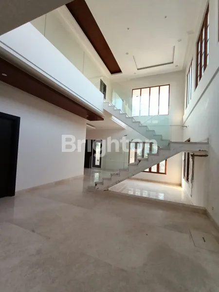 image RUMAH MEWAH ADA KOLAM RENANG DI CITRALAND WATERFRONT, SURABAYA BARAT (7)