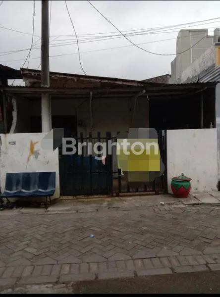 image RUMAH SIDOSERMO DENGAN 4 KAMAR MURAH, DEKAT JEMURSARI DAN MARINA.  (1)