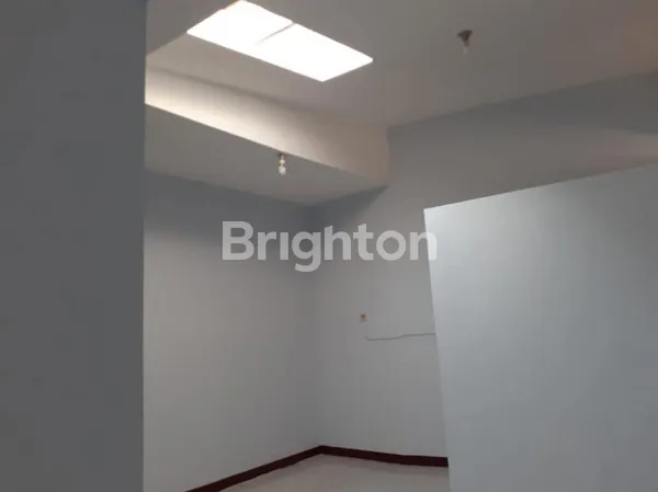 image RUMAH DI JALAN SIMPANG DARMO PERMAI SURABAYA (4)