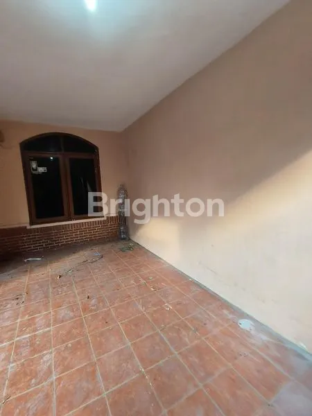 image RUMAH 1,5 LANTAI SIAP HUNI LOKASI SANGAT STRATEGIS DEKAT EXIT TOL (2)