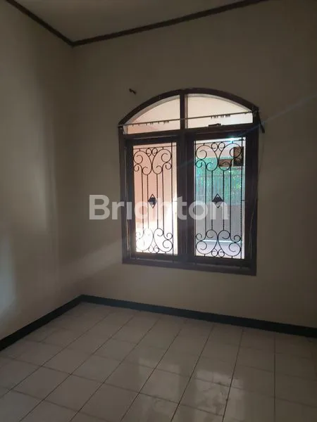 image RUMAH 1,5 LANTAI SIAP HUNI LOKASI SANGAT STRATEGIS DEKAT EXIT TOL (8)