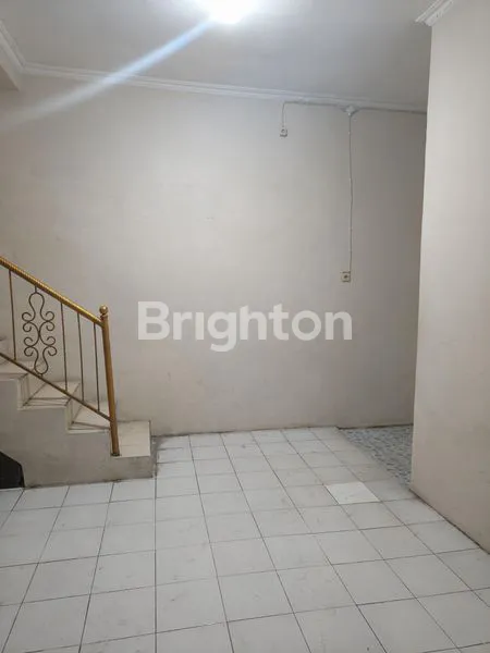 image RUMAH 1,5 LANTAI SIAP HUNI LOKASI SANGAT STRATEGIS DEKAT EXIT TOL (5)