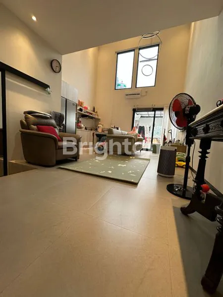 image RUMAH GUNUNG ANYAR TAMBAK MODERN LOKASI STRATEGIS 100M KE OERR DAN AMESTA LIVING (2)