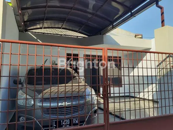 image RUMAH SIMPANG DARMO PERMAI SELATAN, SURABAYA (1)