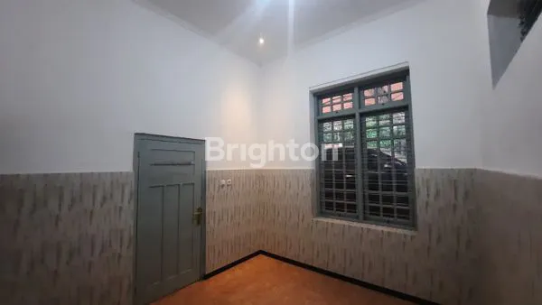 image D SEWAKAN RUMAH STRATEGIS. COCOK UNTUK USAHA ATAU KANTOR DI AREA KLOJEN MALANG (7)