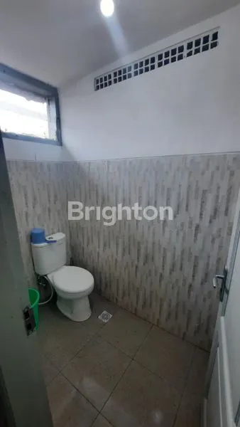 image D SEWAKAN RUMAH STRATEGIS. COCOK UNTUK USAHA ATAU KANTOR DI AREA KLOJEN MALANG (8)