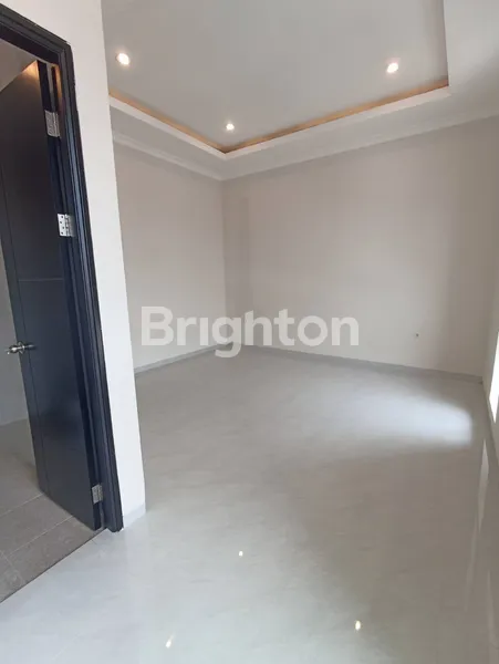 image RUMAH BARU GRESS 2 LANTAI KLAMPIS SEMOLO MINIMALIS MODERN (4)