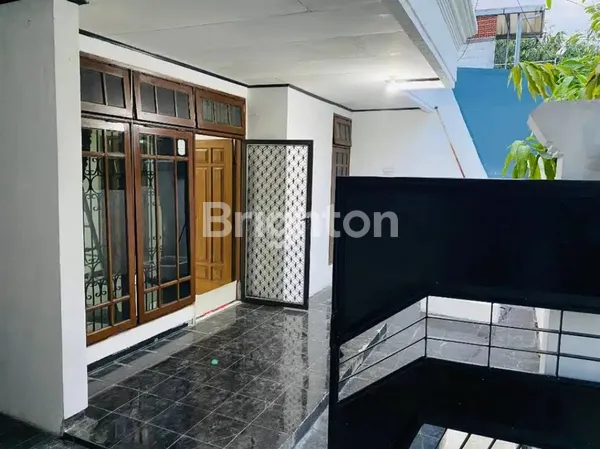 image DIJUAL RUMAH SECOND RUNGKUT MAPAN BARAT BUTUH RENOV, LOKASI STRATEGIS DEKAT KAMPUS UPN, DEKAT PERKANTORAN  (2)
