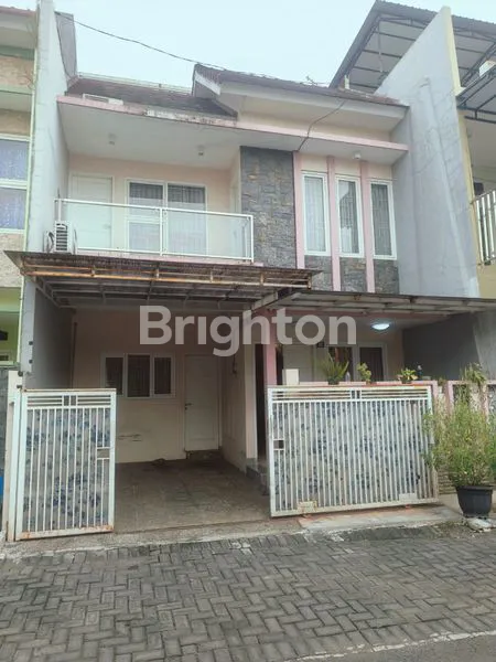 image RUMAH 3 LANTAI FULL FURNISHED DEKAT RS LAVALETTE KOTA MALANG (1)