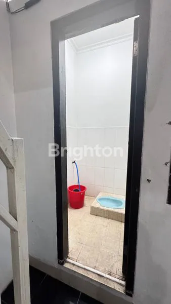 image DI SEWAKAN RUMAH FURNISH STRATEGIS DI JALAN CANDI CANDI MALANG (8)