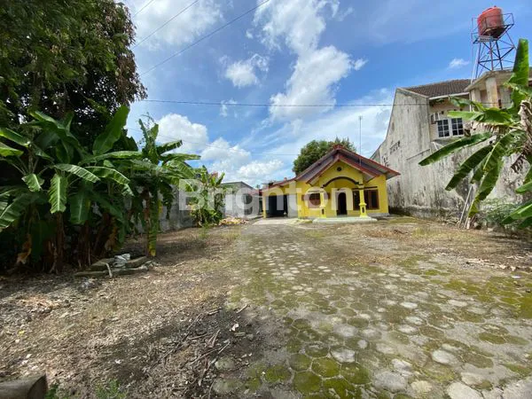 image RUMAH HALAMAN LUAS COCOK UNTUK USAHA (1)