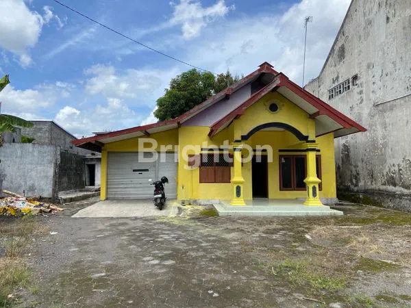 image RUMAH HALAMAN LUAS COCOK UNTUK USAHA (2)