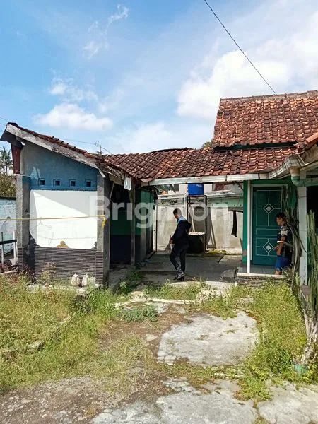 image MURAH, RUMAH HALAMAN LUAS, PINGGIR JALAN ASPAL, DEKAT KAMPUS UNISA GAMPING. (4)