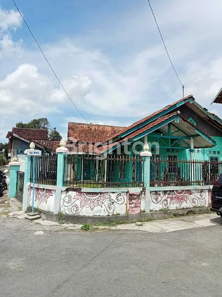 image MURAH, RUMAH HALAMAN LUAS, PINGGIR JALAN ASPAL, DEKAT KAMPUS UNISA GAMPING. (1)