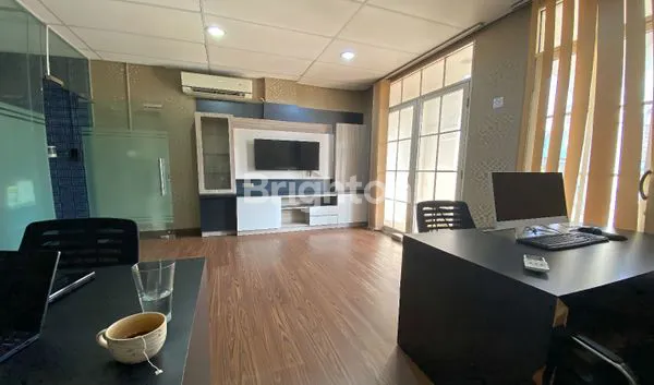 image DISEWAKAN RUKO EKSKLUSIF DI JALAN RAYA BOULEVARD , KELAPA GADING (5)