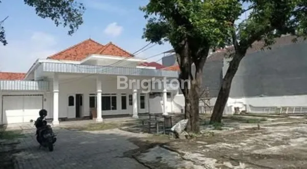 image DIJUAL RUMAH JALAN NIAS TENGAH KOTA SURABAYA COCOK UNTUK USAHA, KANTOR ATAU CAFE, BANGUNAN KOKOH  (2)