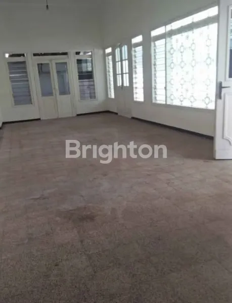 image DIJUAL RUMAH JALAN NIAS TENGAH KOTA SURABAYA COCOK UNTUK USAHA, KANTOR ATAU CAFE, BANGUNAN KOKOH  (7)