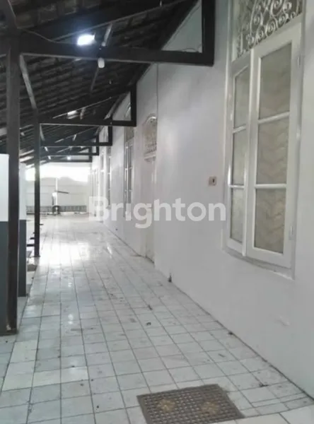image DIJUAL RUMAH JALAN NIAS TENGAH KOTA SURABAYA COCOK UNTUK USAHA, KANTOR ATAU CAFE, BANGUNAN KOKOH  (8)